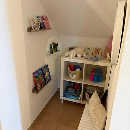 Weinstrasse 2 Apartment Hochstberg
