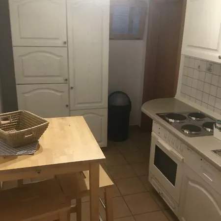 Weinstrasse 2 Hochstberg