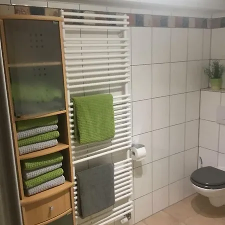 Weinstrasse 2 Apartment Hochstberg