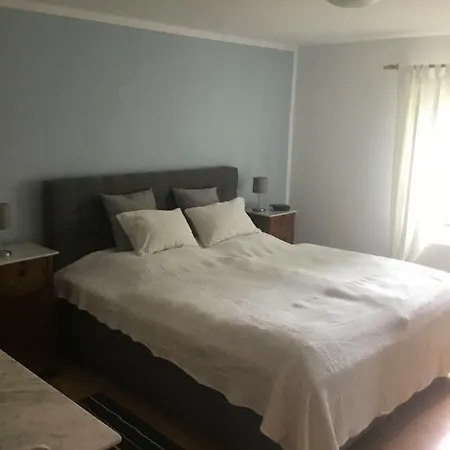 Weinstrasse 2 Apartment Hochstberg