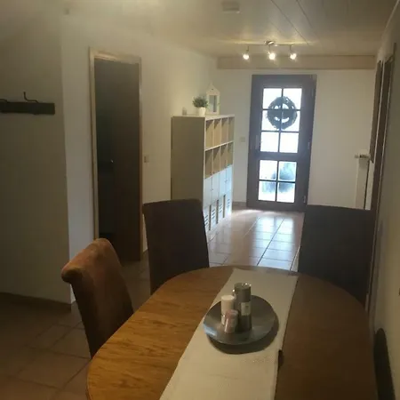 Weinstrasse 2 Hochstberg