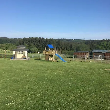 Weinstraße 2 * Hochstberg